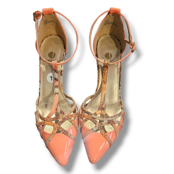 Apricot and snakeskin print Heels. Sz 7. Buckle Closure - Picture 3 of 7